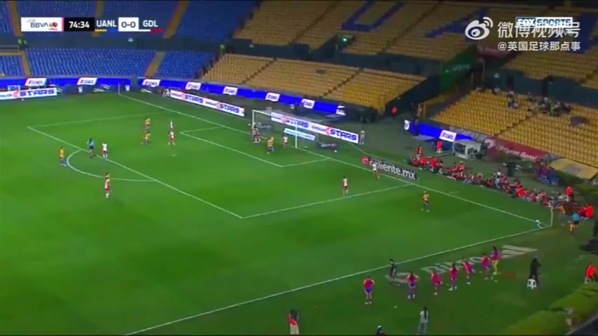 来自墨西哥女足联赛的超级蝎子摆尾！至少能给一个普斯卡什提名吧