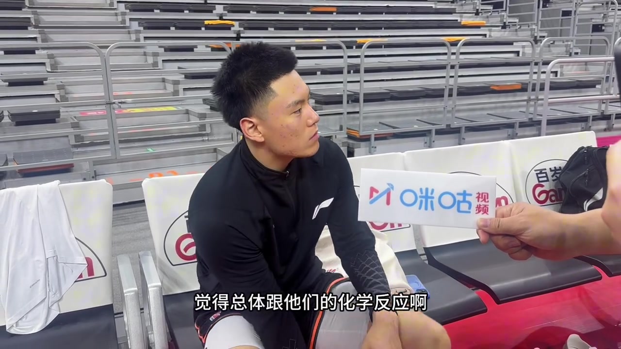 李弘权：虽然2个小外到队时间较晚 但他们球商非常高&融入得很快