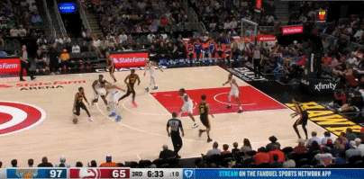 😰落后30多分还秀呢？特雷-杨背传失误直接传到对手替补席...