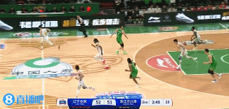 奋力反击！胡金秋顺下接球空篮打中 广厦反超辽宁1分